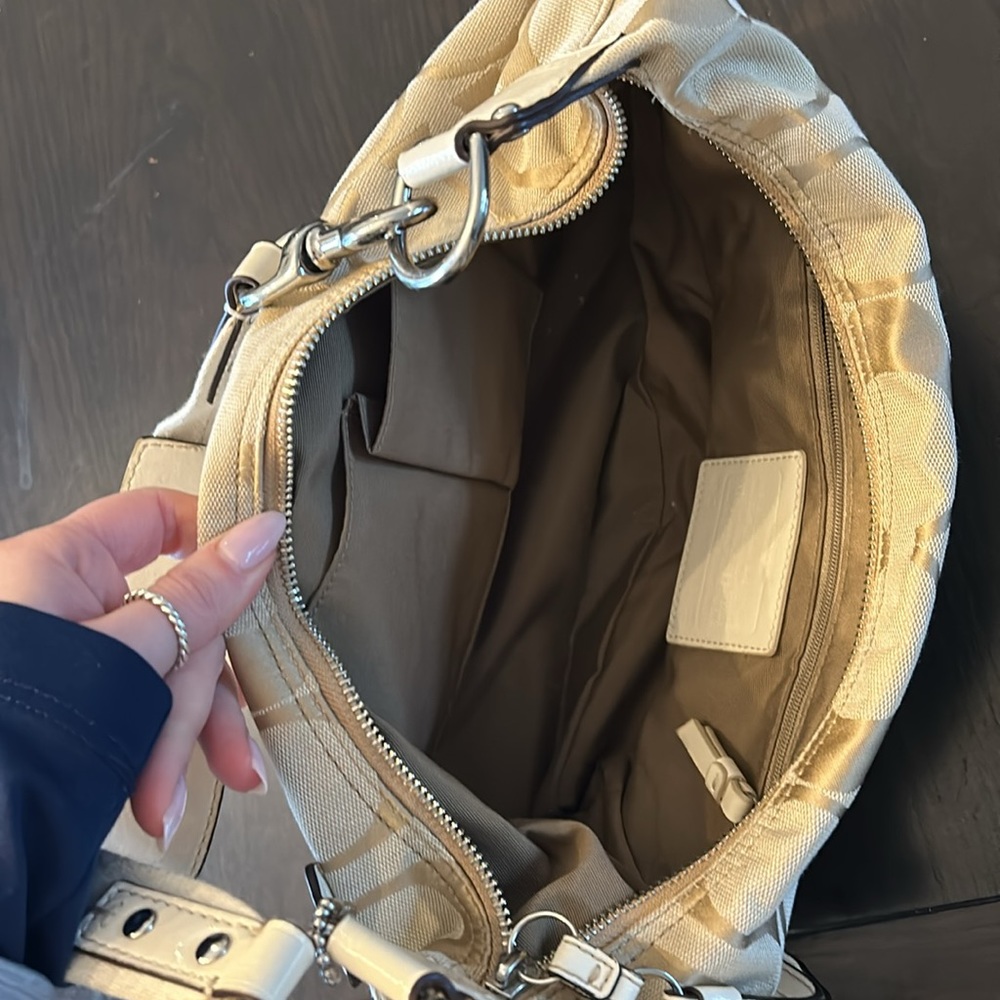 Tan and white coach bag - Picture 4 of 4